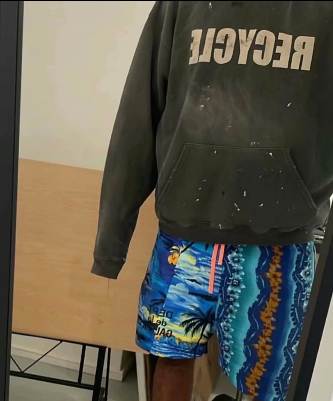 Kanye's same style GALLERY DEPT. 90'S RECYCLE HOODIE WASHED BLACK Recycled old environmentally friendly slogan 90'S washed hoodie, washed black S-XL, garments rewashed and dyed